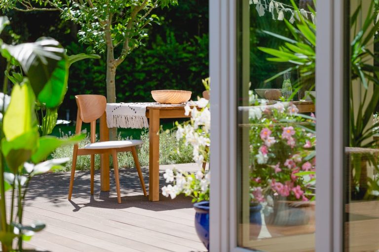 Comment changer les roulettes d'un moustiquaire de porte patio