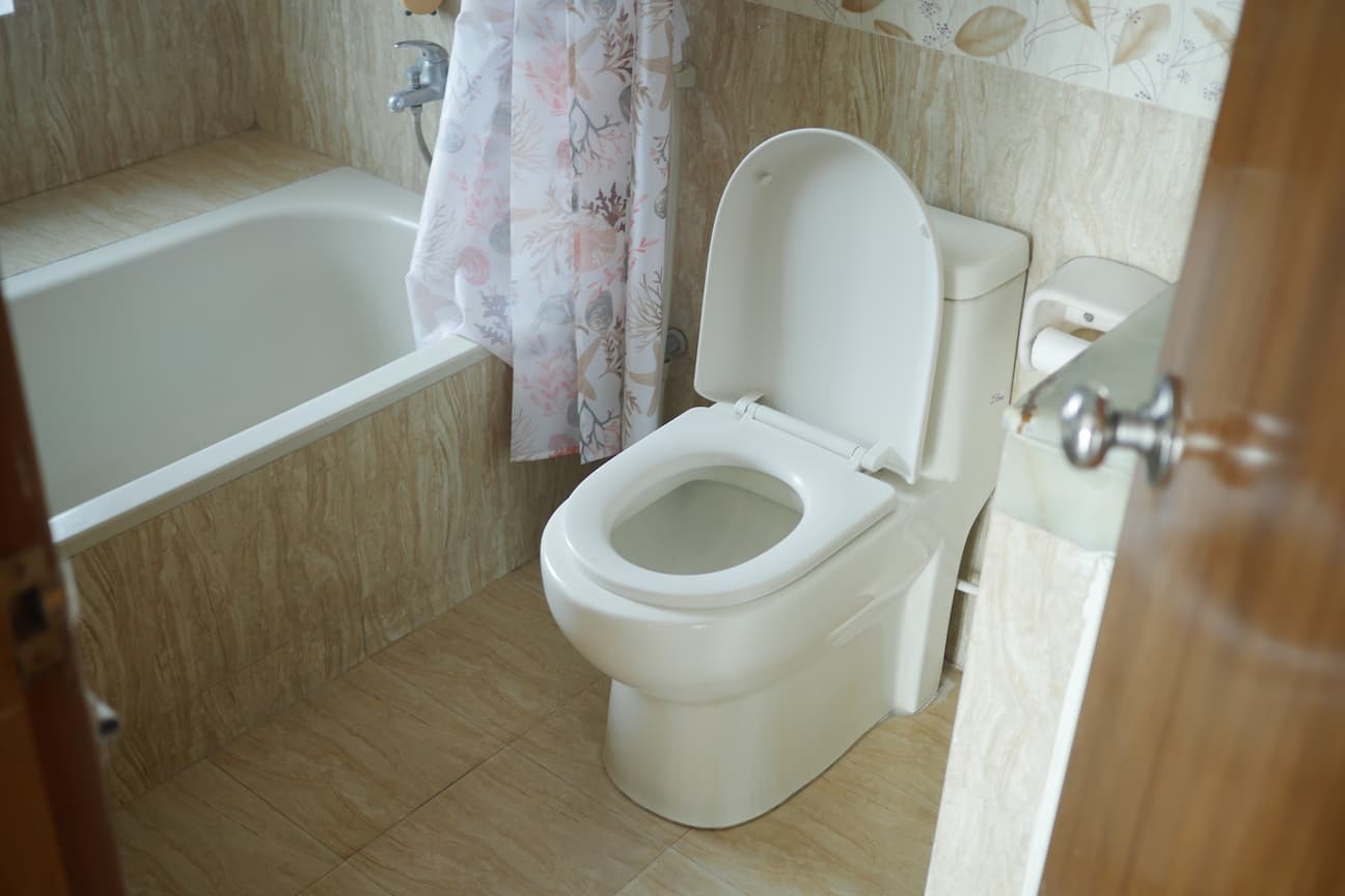 Comment cacher un WC dans une salle de bain