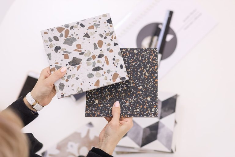 Comment associer 2 carrelages différents dans une salle de bain