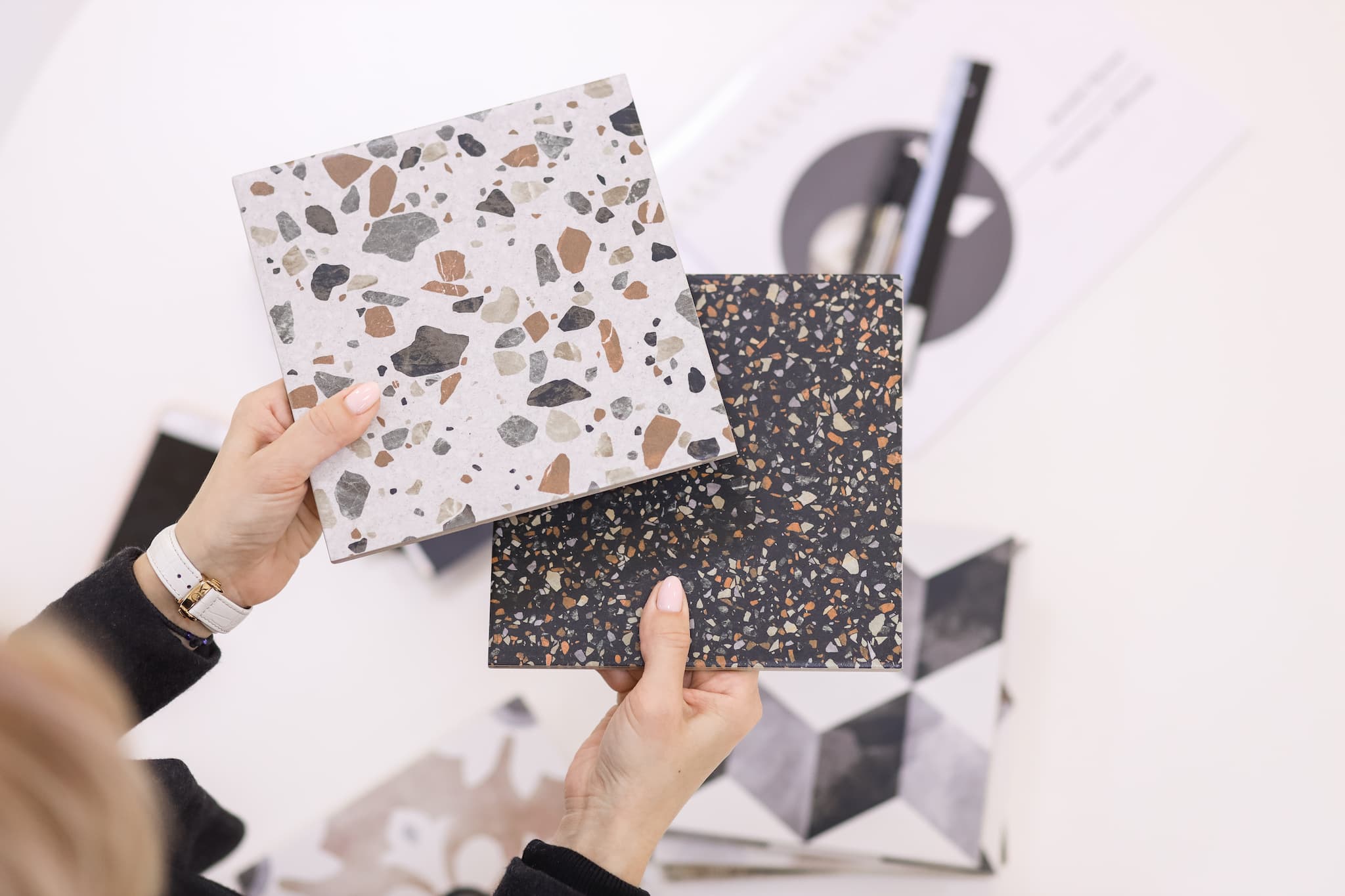 Comment associer 2 carrelages différents dans une salle de bain