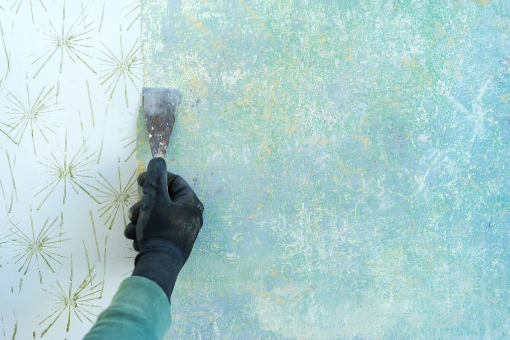 Peut-on poser du papier peint sur un mur peint ?