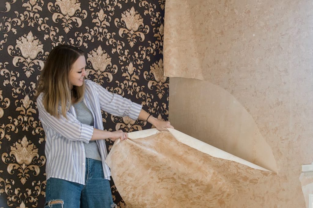 Peut-on poser du papier peint sur un mur peint ?