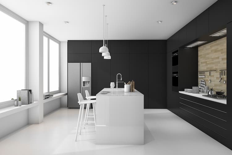 Crédence pour cuisine blanche et plan de travail noir
