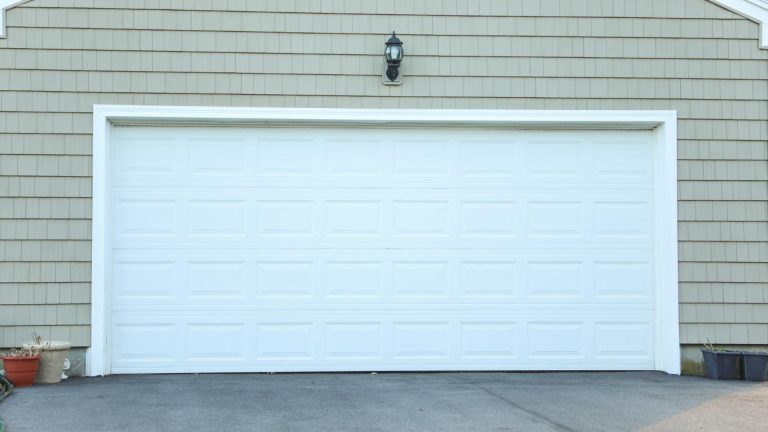 Porte de garage battante, coulissante, enroulable : quelles différences pour bien choisir ?
