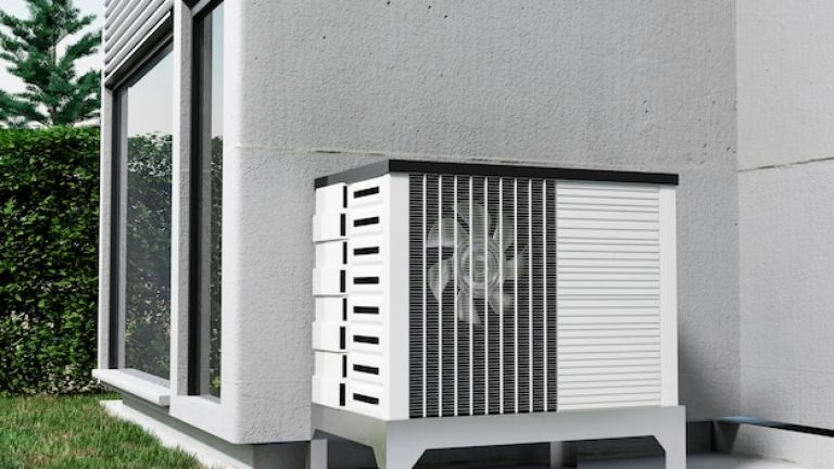 Pourquoi installer une pompe à chaleur et des panneaux solaires dans le Var ?