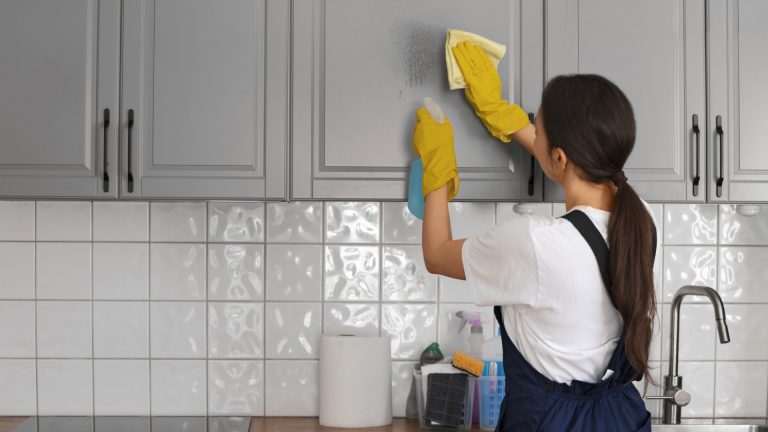 Service à domicile : ménage, jardinage, garde d’enfants… quelles prestations pour vous aider ?