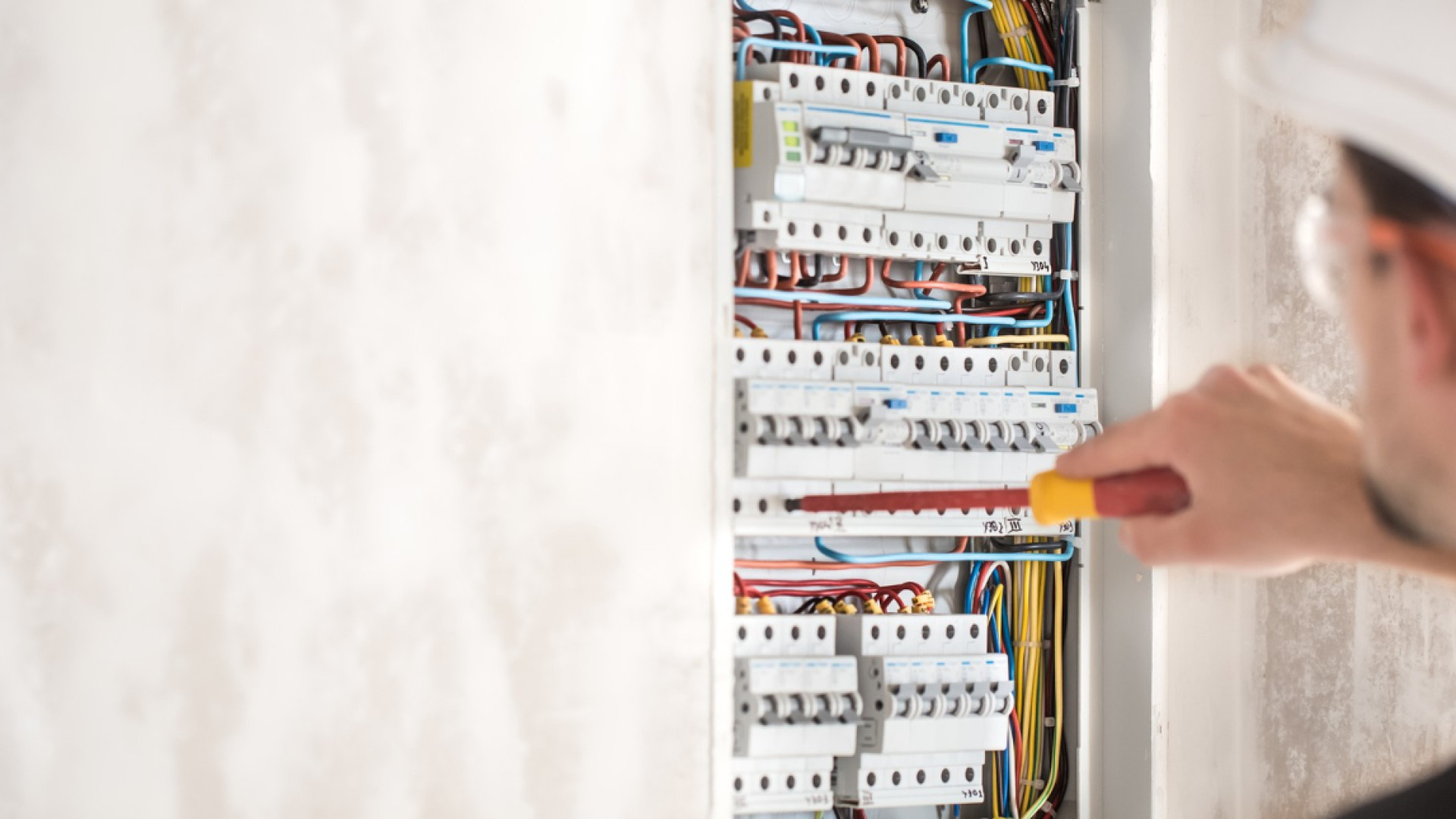 Comment choisir un disjoncteur adapté à son installation électrique ?